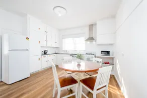 Lil beauty! Nth Central 3BR Reno w Wifi - Image 4