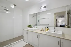 Convenient Apt near RAC Arena - Image 5