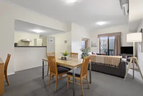Convenient Apt near RAC Arena - Image 4