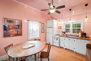 Petite Pink Cottage, Perfect for Solo Travelers - Image 5