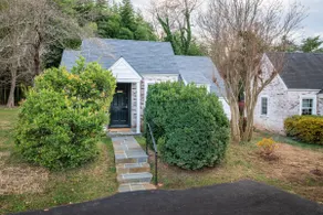 Charming Cottage Near Vineyards - Image 4
