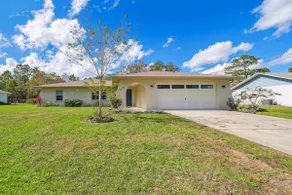 Bikes, Yard & Fire Pit at Upscale Lecanto Home! - Image 2