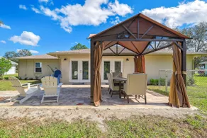 Bikes, Yard & Fire Pit at Upscale Lecanto Home! - Image 3