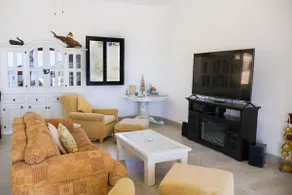 2 Bedrooms Pool House, Steps To The Beach - Image 5