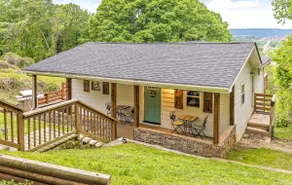 Stunning Downtown Views with Deck & Hottub - Image 2