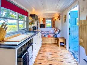 The Hideaway Hut - 1 Bed Shepherds Hut - Hereford - Image 3