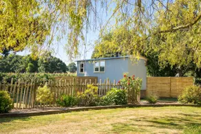 The Hideaway Hut - 1 Bed Shepherds Hut - Hereford - Image 2