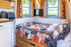The Hideaway Hut - 1 Bed Shepherds Hut - Hereford - Image 5