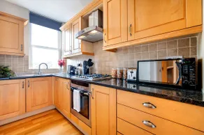 Elegant 1 Bedroom in Cambridge Circus - Image 4