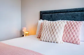 Elegant 1 Bedroom in Cambridge Circus - Image 5