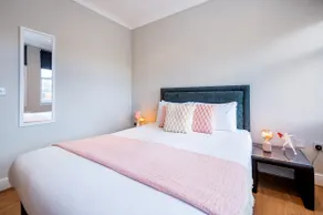 Elegant 1 Bedroom in Cambridge Circus - Image 2