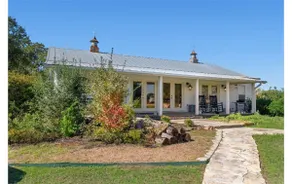 Designory Round Top home, scenic views & pond! - Image 3