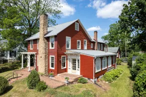 The Cardinal House: Historic Home on Tree Streets - Image 2