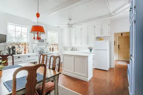 The Cardinal House: Historic Home on Tree Streets - Image 4
