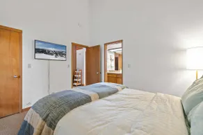 Spacious Condo in Bend! Prime Location! - Image 4