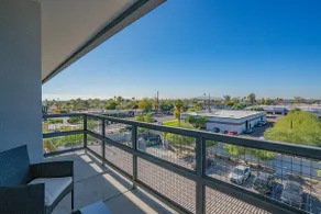 Prime Spot Apt with Pool Gym Balcony WD Parking - Image 5
