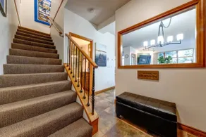 Central 2BR with Prime Amenities - Image 5