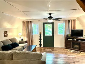 Rustic Cabin Retreat Near RRG Hot Tub - Image 3