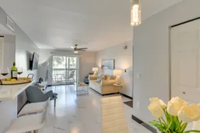 Coastal Luxe Retreat Near Dining, Shopping, Golf - Image 4