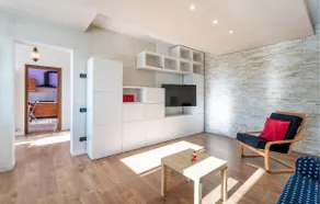 Fly House - Image 3