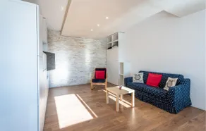 Fly House - Image 4