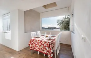 Fly House - Image 2
