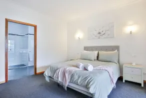 Tangerine - Pet Friendly - 3 Mins Walk to Beach - Image 3