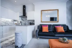 Caldey View - 2 Bedroom Apartment - Panorama - Tenby - Image 2