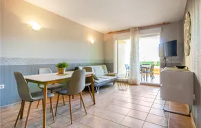 Beach Front Apartment In Xeraco - Image 3