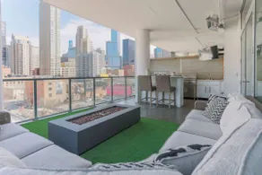 Luxury Loft Collection 03 - Terrace - River North - Image 4