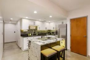 Modern & Luxurious 1 Bedroom in the Heart of Short North - Image 3