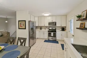 Home With Large Deck in Libertyville Near Naval Base - Image 2
