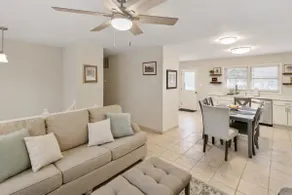 Home With Large Deck in Libertyville Near Naval Base - Image 4