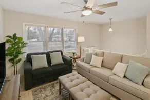 Home With Large Deck in Libertyville Near Naval Base - Image 3