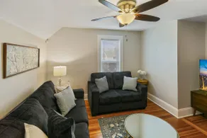 Great for families DT Libertyville Near Naval Base - Image 3