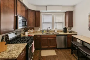 Cozy W fireplace Near DT Libertyville & Naval Base - Image 4