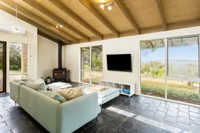 Clifftop Cocoon—Swing into Scenic Sea Views - Image 2