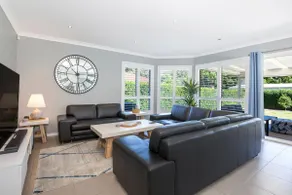 Bluewater Jervis Bay - Pet Friendly Luxury with Spa - 5 Mins Walk to Beach - Image 3