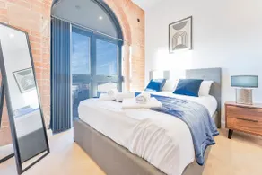 Brand New 1 Bed Apt Burton On Tr - Image 2