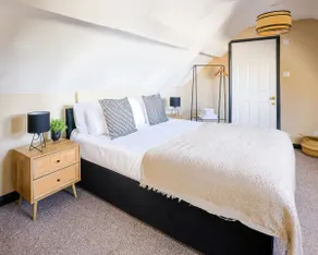 5 bed central home- beautiful mode… - 20602 - Image 4