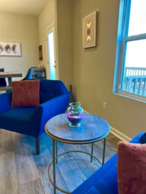 Stylish Townhouse Retreat in Peaceful Harrisburg - Image 4