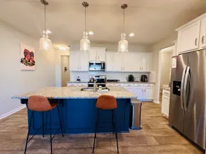 Stylish Townhouse Retreat in Peaceful Harrisburg - Image 3