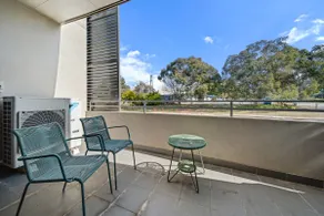 Tranquil Apartment in Green, Well Connected Suburb - Image 4