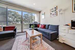 Tranquil Apartment in Green, Well Connected Suburb - Image 5