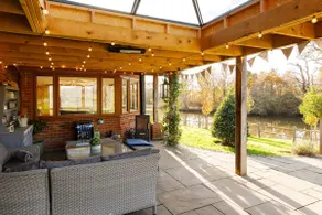 Serene Riverside: 6BR Luxury Retreat in Curdridge - Image 3
