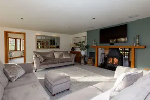 Serene Riverside: 6BR Luxury Retreat in Curdridge - Image 4
