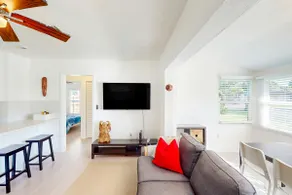 2BR snowbird friendly home with enclosed yard - Image 4