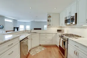 Sojourn Spacious Historic 2 BR with Modern Updates - Image 5