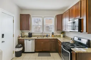 Modern apt in DT Libertyville Near Naval Base - Image 5