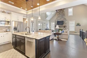 Luxurious 4 King Suites|Reynolds Landing|Fire Pit - Image 3